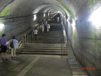 土合駅はトンネルの中、460段の階段を昇って駅舎がある